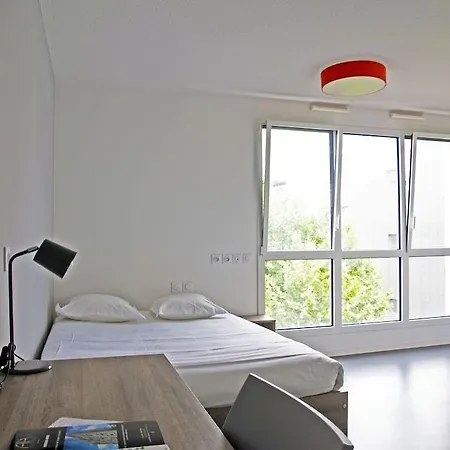Aparthotel Centre Marne - Gare Saint-jean 3*