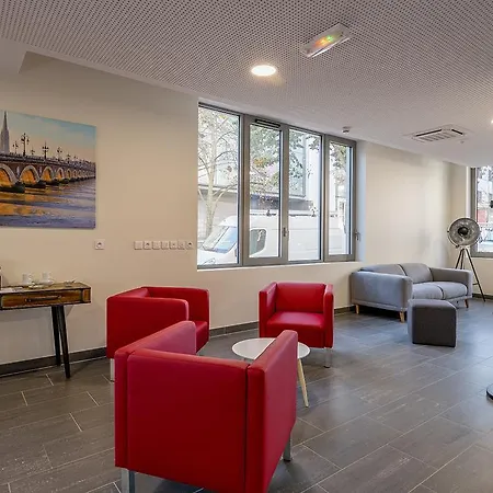 Aparthotel Centre Marne - Gare Saint-jean 3*
