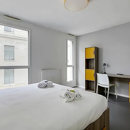 - Centre Gare 3*
