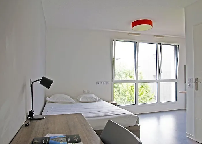 Apartahotel - Centre Gare 3*