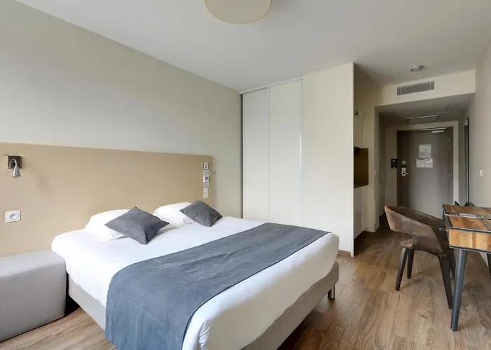 - Centre Gare Apartahotel 3*