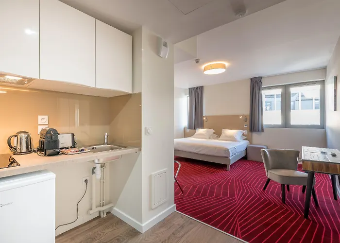 - Centre Gare Aparthotel