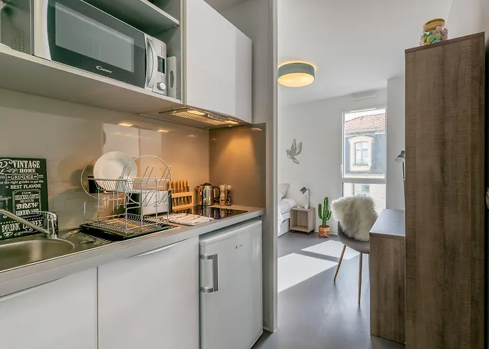 - Centre Gare Aparthotel