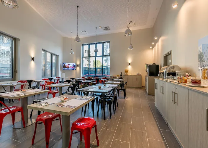 - Centre Gare Aparthotel