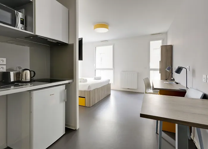 - Centre Gare Aparthotel
