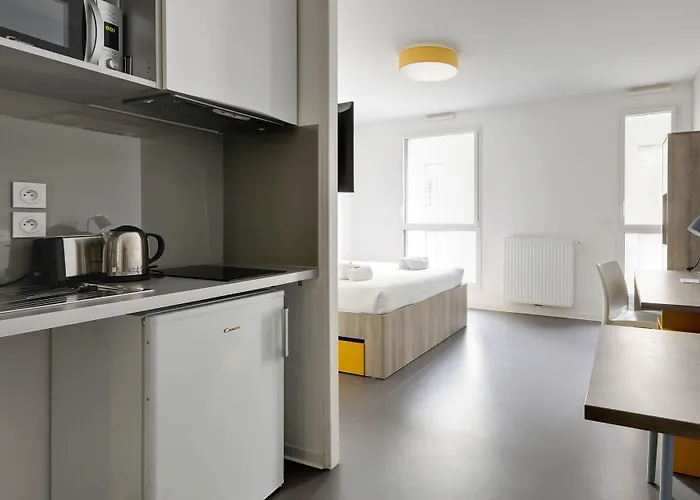 - Centre Gare Aparthotel