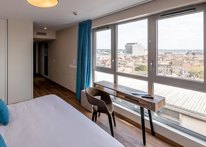 - Centre Gare Aparthotel
