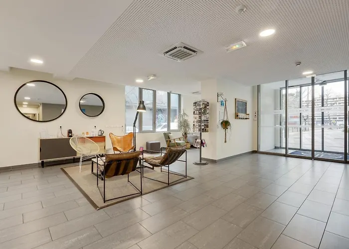 - Centre Gare Aparthotel