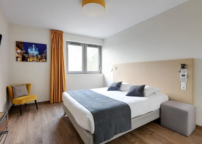 - Centre Gare Aparthotel