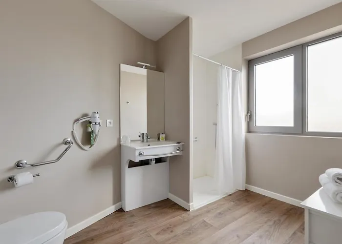 - Centre Gare Aparthotel