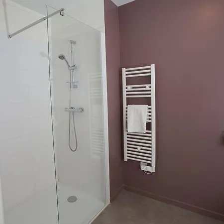 - Centre Gare Aparthotel